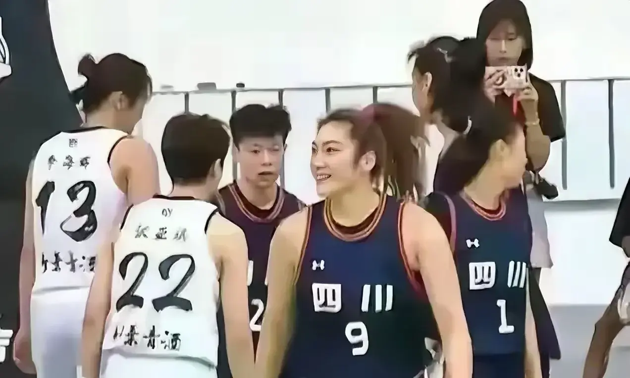 夺取两连胜, 四川女篮李 夺取两连胜, 四川女篮李