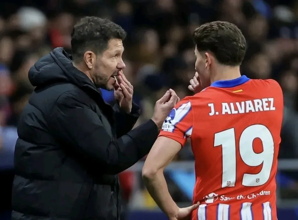 跃的, 阿尔瓦雷斯 跃的, 阿尔瓦雷斯