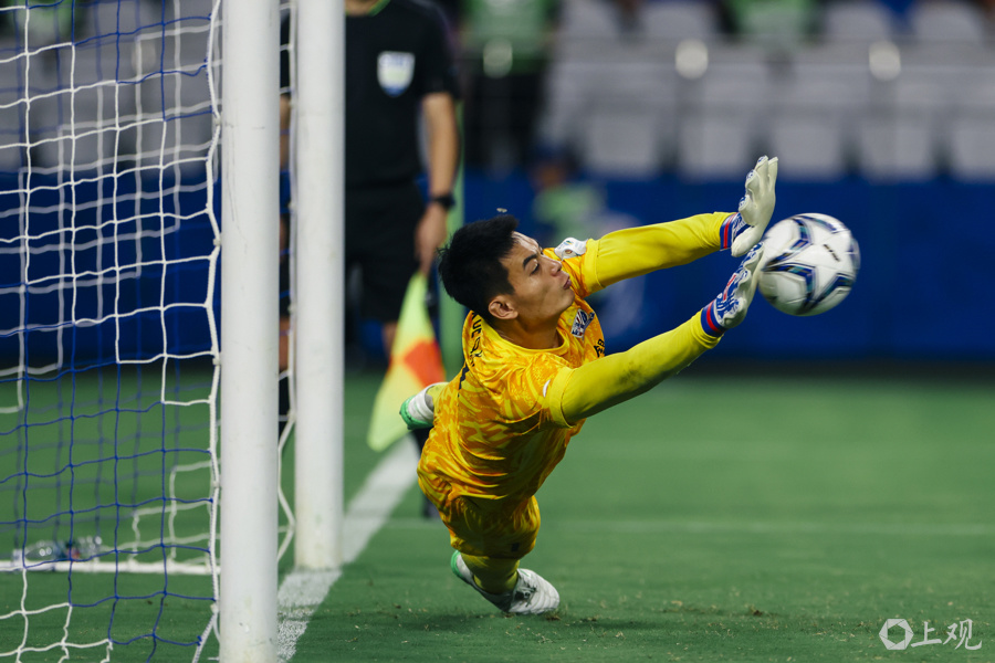 用大脚和头 用大脚和头