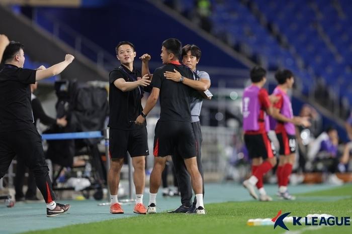 主场对阵神, 这样的冠军